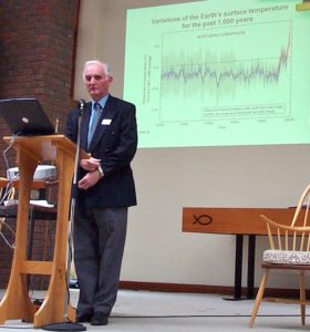 John Houghton of the IPCC in action. Image by Kaihsu assumed (based on copyright claims). CC BY-SA 2.5-2.0-1.0 (http://creativecommons.org/licenses/by-sa/2.5-2.0-1.0)], via Wikimedia Commons