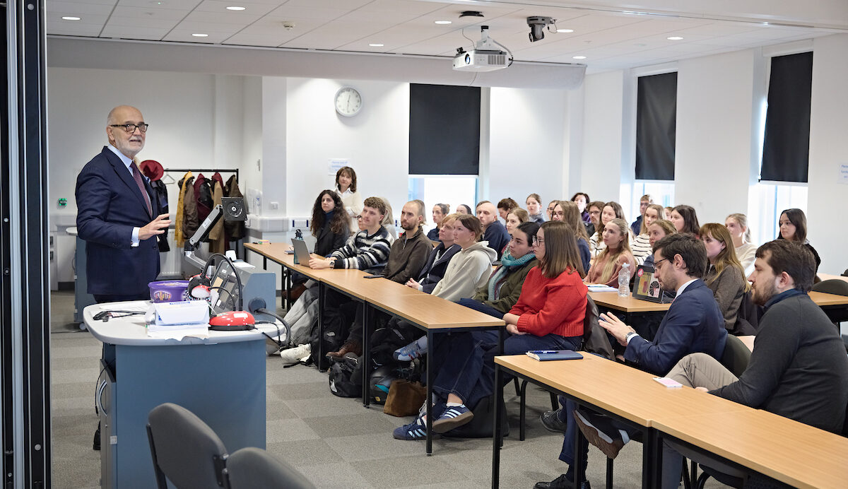 Students of Italian meeting the Italian Ambassador