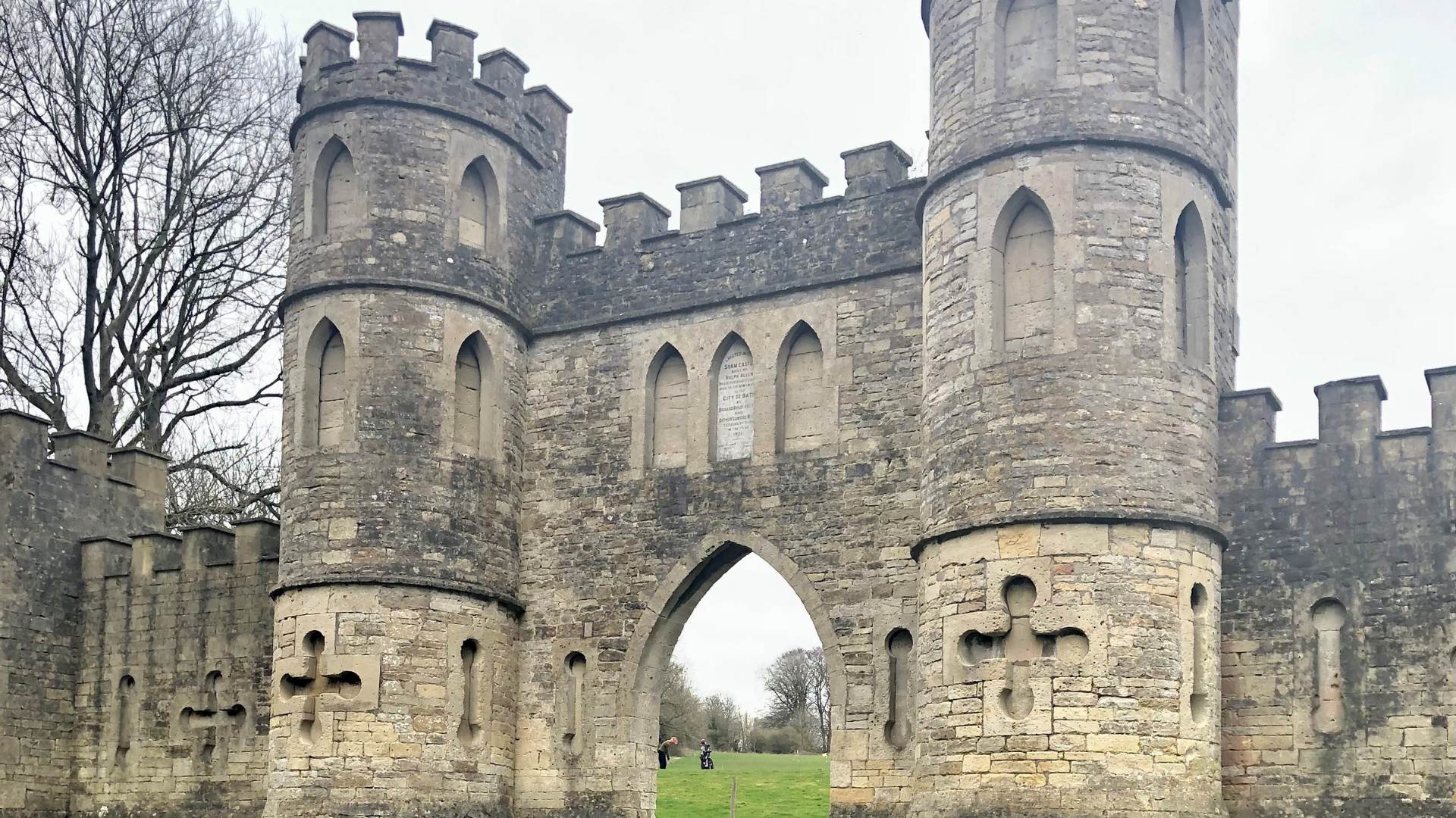 Walk to Sham Castle
