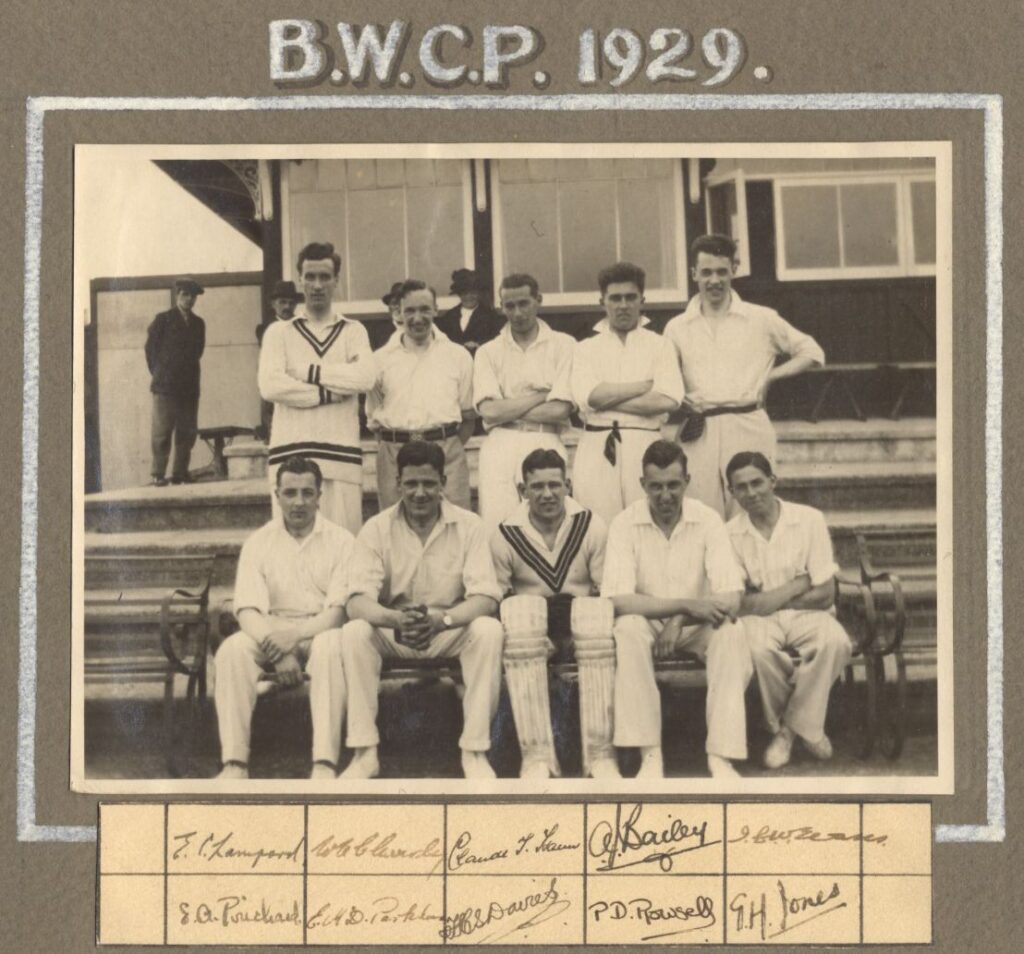 A team photo of men's cricket players in 1929